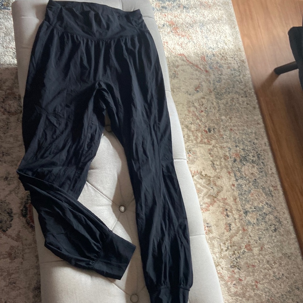 Lulu joggers size 4